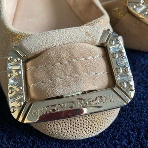 Antonio Melani Flats